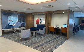Holiday Inn Express & Suites Elyria By Ihg