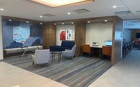 Holiday Inn Express & Suites Elyria By Ihg